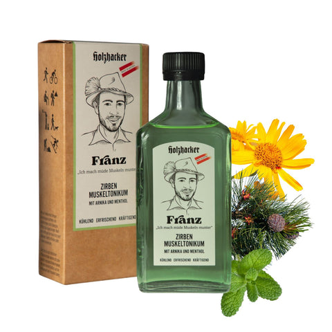 Holzhacker Franz Zirben Muskeltonikum mit Arnika, Menthol & Zirbenkiefer in Glasflasche - kühlend, erfrischend, kräftigend. Foto mit Franz Zirben Muskeltonikum, Umverpackung, Arnikablüten, Zirbenkieferzweig, Pfefferminzblätter. | Naturpräparate Dieterich