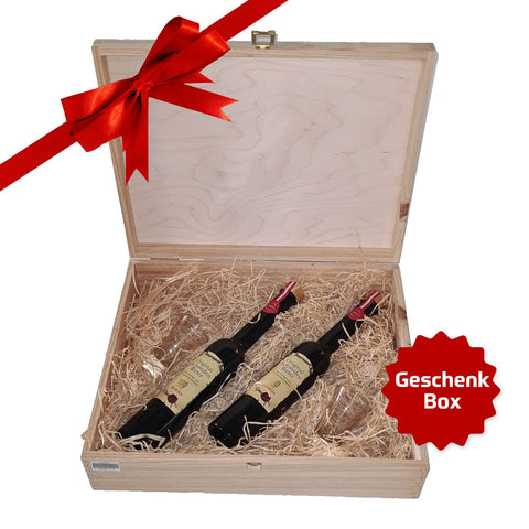 Riviera Geschenkbox Original Schwedenbitter: bestehend aus zwei Flaschen Original Schwedenbitter in Sondergröße von je 200 ml und zwei passenden Schnapsgläsern. Foto Geschenkbox aus Holz mit Schleife. | Naturpräparate Dieterich