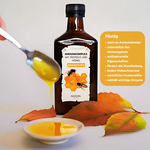 Honig und seine Inhaltsstoffe ist traditionell bekannt für: reich an Antioxidantien, unterstützt das Immunsystem, antibakterielle Eigenschaften, fördert Wundheilung, lindert Halsschmerzen, natürlicher Hustenstiller, enthält wichtige Enzyme. Foto mit Flasche Immunkomplex und Honig mit Vorteilen. | Naturpräparate Dieterich
