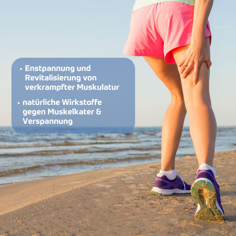 Holzhacker Muskel Gel Arnika Methol - Frau mit Oberschenkelschmerz beim Joggen am Strand - Text: Entspannung und Revitaliserung von verkrampfter Muskulatur, natürliche Wirkstoffe gegen Muskelkater und Verspannung | Naturpräparate Dieterich