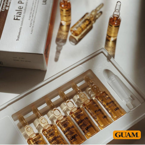GUAM UPKer Planctidil Ampullen 12 x 7 ml gegen Haarausfall Haarpflege Kur mit Meeresalgen mit Blick in die geöffnete Verpackung Detailansicht Glasampullen hochwertige Haarstärkung und Kopfhautpflege bei dünner werdendem Haar. Naturpräparate Dieterich