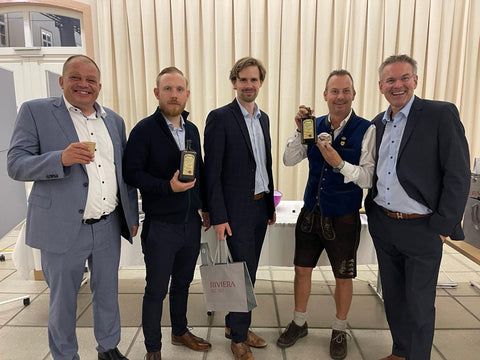 Gruppenfoto bei Riviera mit Christian Dieterich, Christian Wächter und Harald Wächter mit Riviera Schwedenbitter