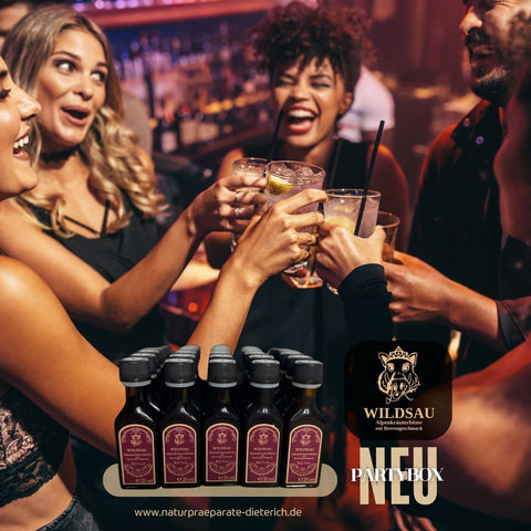 Die Partybox, die alle begeistert: Wildsau Alpenkräuterbitter
Suchen Sie nach dem perfekten Highlight für Ihre nächste Party? Dann ist die Wildsau Alpenkräuterbitter Partybox genau das Richtige! Mit 30 Flaschen à 20 ml des einzigartigen Alpenkräuterbitters mit 20,3 % vol. bietet sie alles, was Sie brauchen, um Ihre Feier unvergesslich zu machen – von puren Shots bis hin zu kreativen Mixgetränken. | Naturpräparate Dieterich
